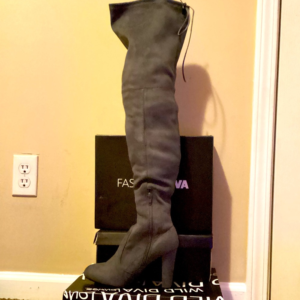 Gray High Heels Thigh Length Size 7 In Women